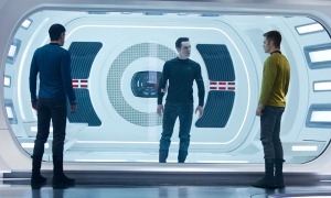 Zachary Quinto, Benedict Cumberbatch y Chris Pine en 'Star Trek. En la oscuridad', de J. J. Abrams.